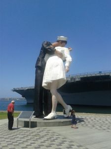 San Diego Bay (com o USS Midway ao fundo)