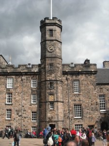 No segundo andar desta torre se encontram as jóias da coroa da Inglaterra.