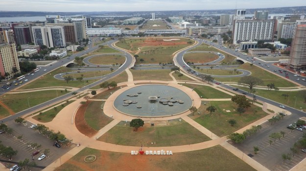 01 Eixo Monumental - Brasilia - DF - Brasil