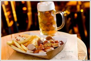 Currywurst e cerveja: das ist Berlin!